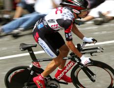 开云体育平台APP-引擎轰鸣与篮筐震颤，当F1极速风暴撞上沪浙篮球碾压之战