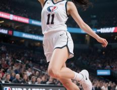 开云平台-包含一位年轻球员在比赛中突破自我，获得表现机会的词条