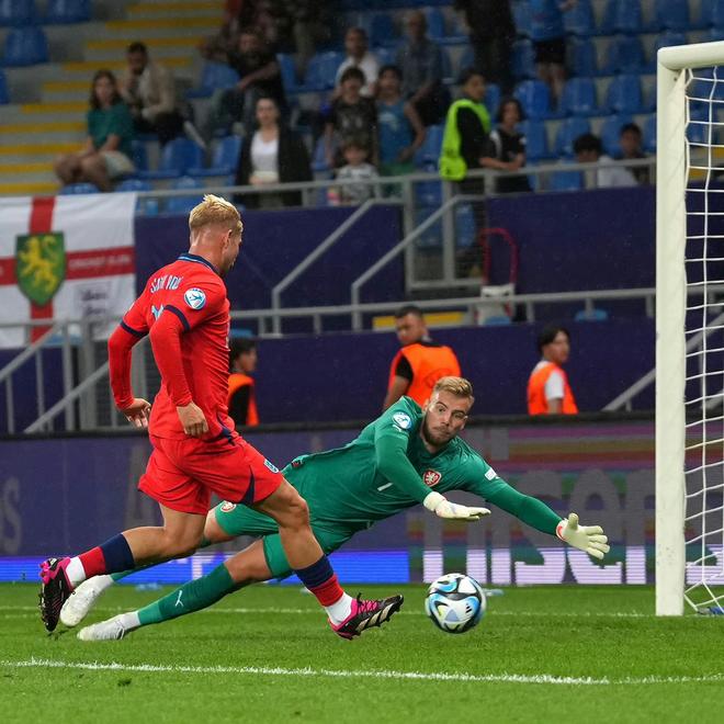 开云官网-欧洲足球争夺战殊途同归，恢弘壮阔