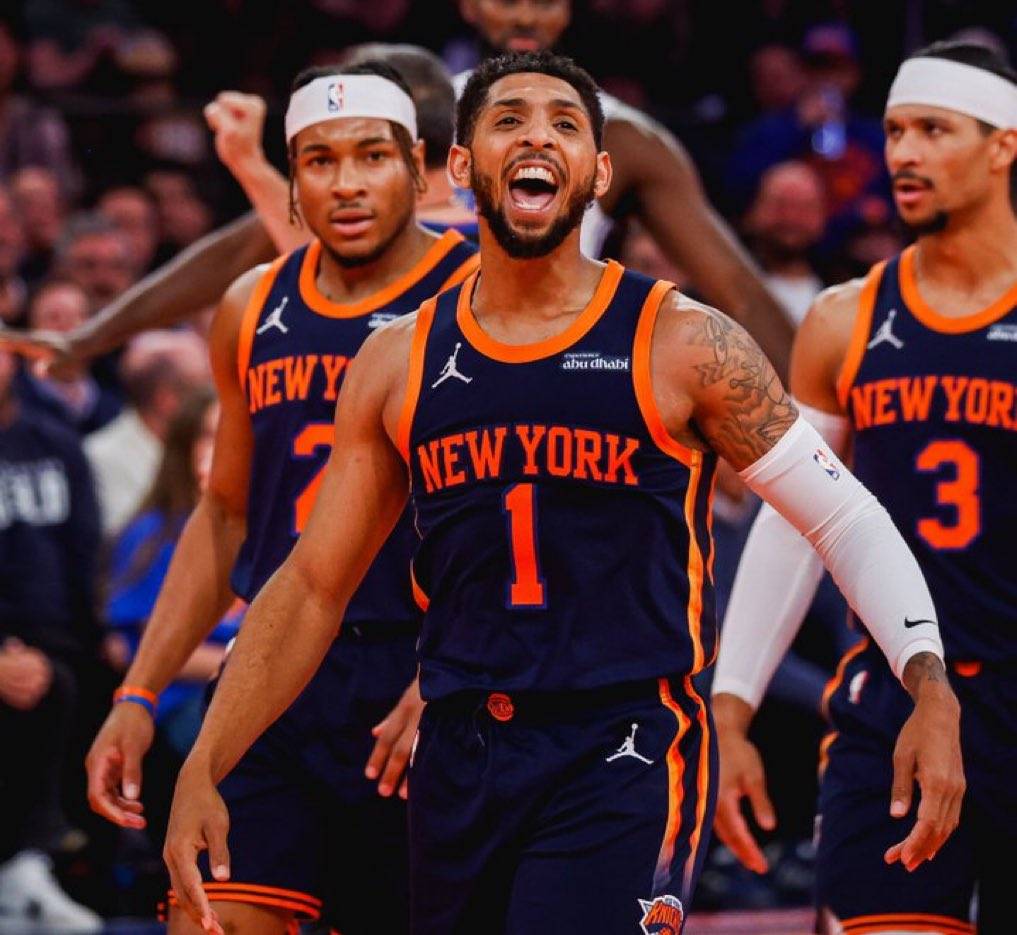 开云下载-尼克斯队签下新中锋，增强内线实力