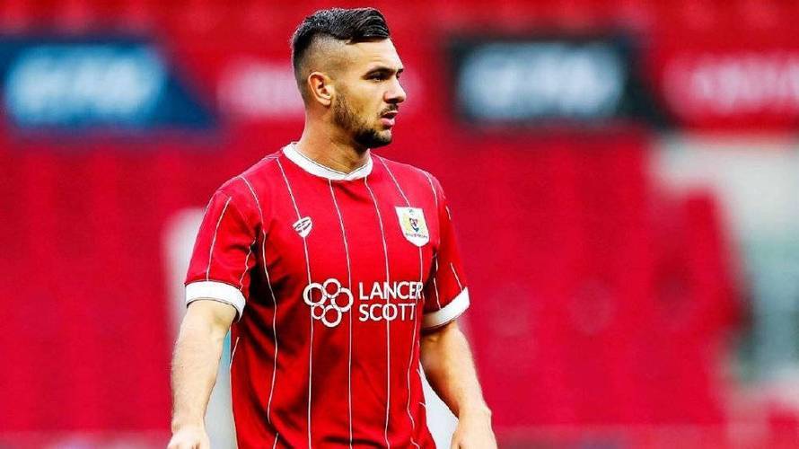 开云体育官网-谢菲联防守稳固获胜，英超保级形势日渐明朗