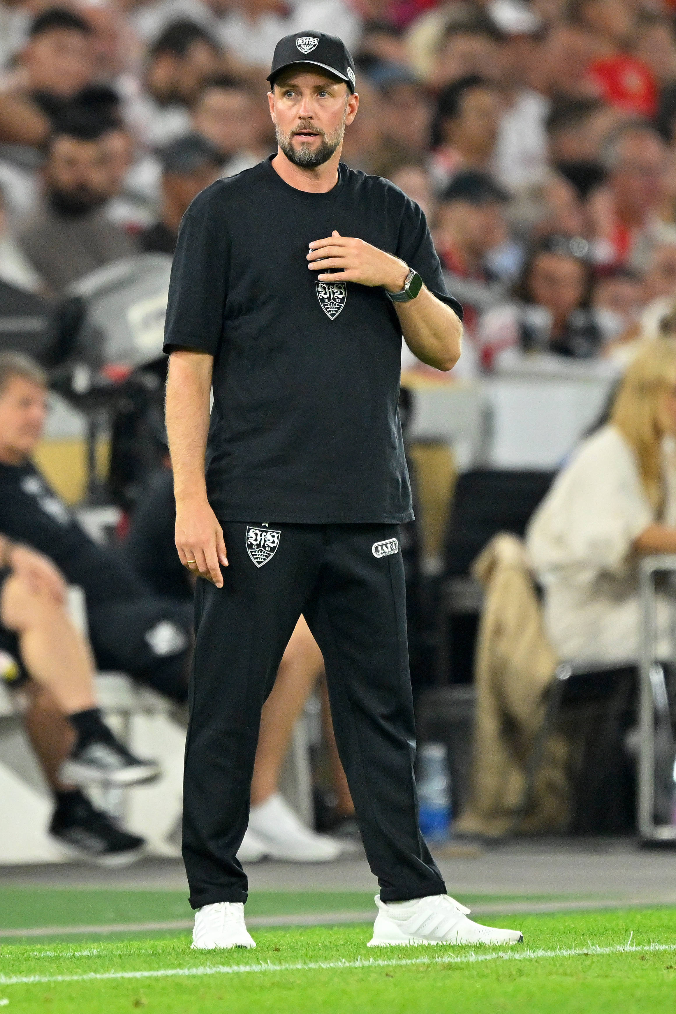 开云官网-斯图加特球员表现抢眼，成为全队焦点