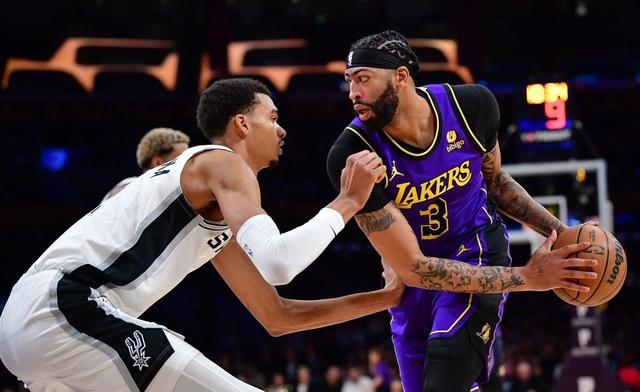 开云官网-球场上的热血对决即将打响,谁将笑到最后