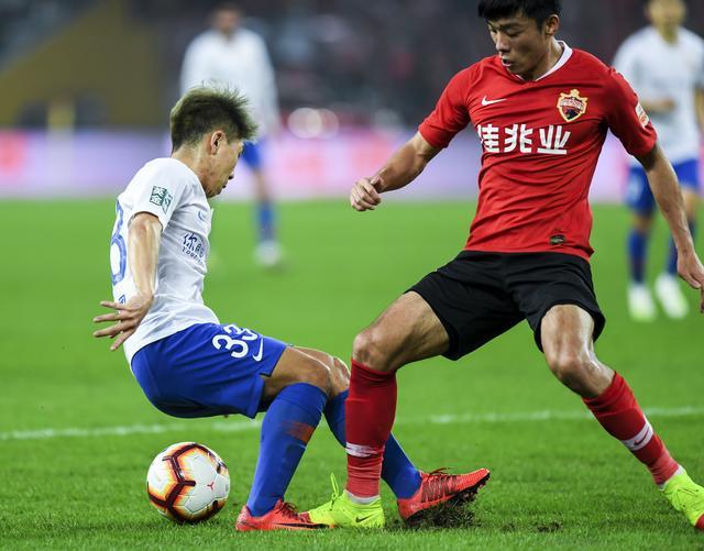 开云体育app-山东鲁能对阵深圳佳兆业，势均力敌激烈对决